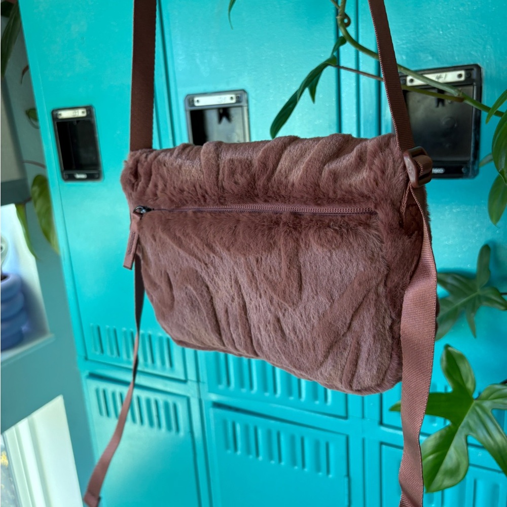 Nike Brown Faux Fur Crossbody Bag - Picture 3 of 6